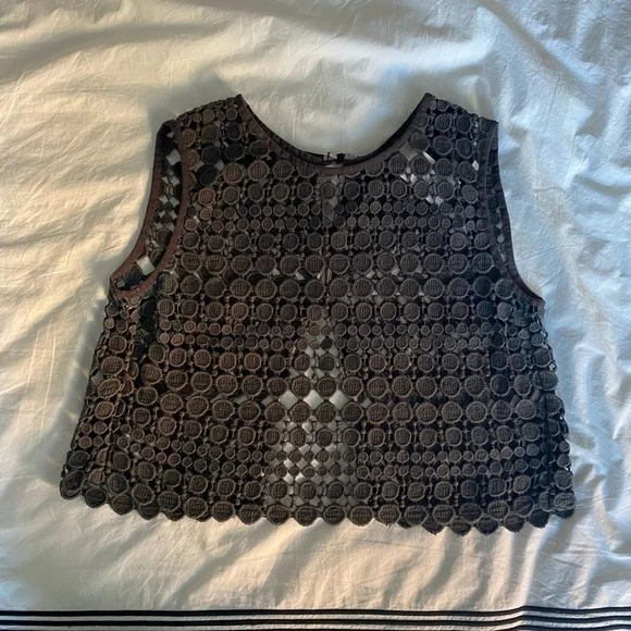 MaxMara Weekend- Grey Crochet Like Sleeveless Cropped Top - Picture 4 of 6